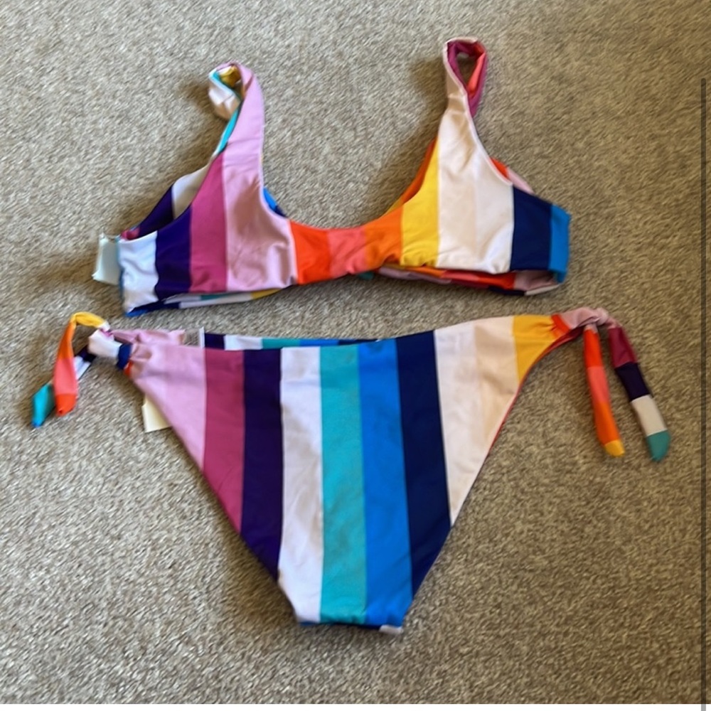 Bikini - Picture 2 of 2